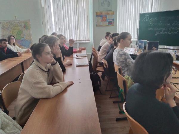 Студентам Ростовского колледжа искусств провели урок мужества в день освобождения Ростова-на-Дону от немецко-фашистских захватчиков