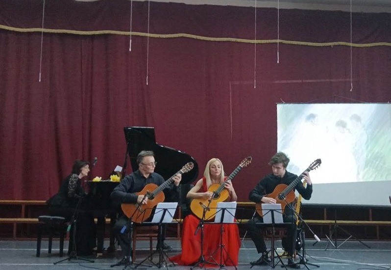 Преподаватели отделения «Инструменты народного оркестра» провели мастер-классы и выступили с концертом в ДШИ им. Еждика г. Сальска