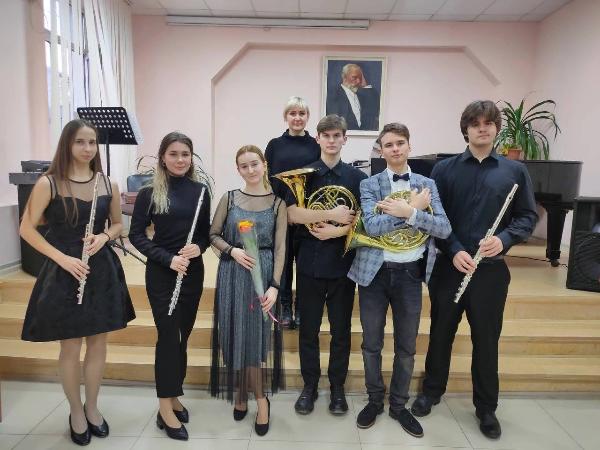 Студенты Ростовского колледжа искусств - ученикам музыкальной школы